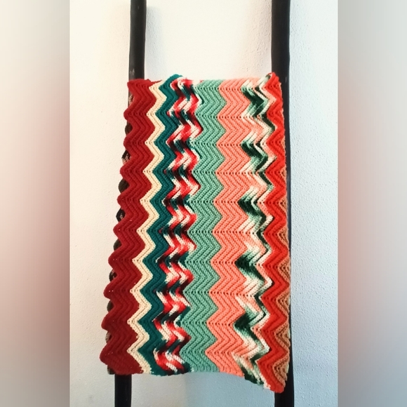 American Vintage :: Handmade Crocheted Fall 🍁 Grannycore Chevon Afghan - Picture 2 of 5